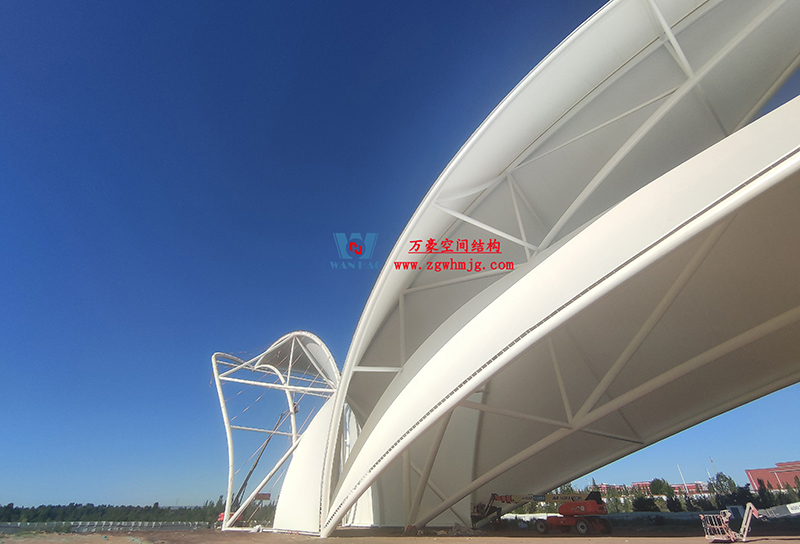 陜西定邊馬蓮灘沙漠公園鋼膜結(jié)構(gòu)工程“奮力快跑”，工程“進度條”刷新了!